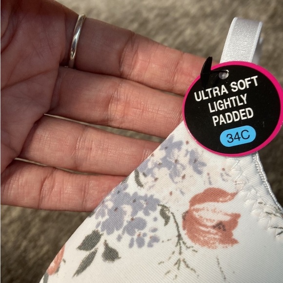 💚2 for $25 Rene Rofe bra. Beautiful white. Smoothing & lightly padded - Picture 5 of 6